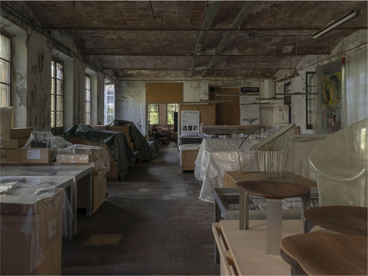 Interior con piezas cubiertas, Fontanella, Olot